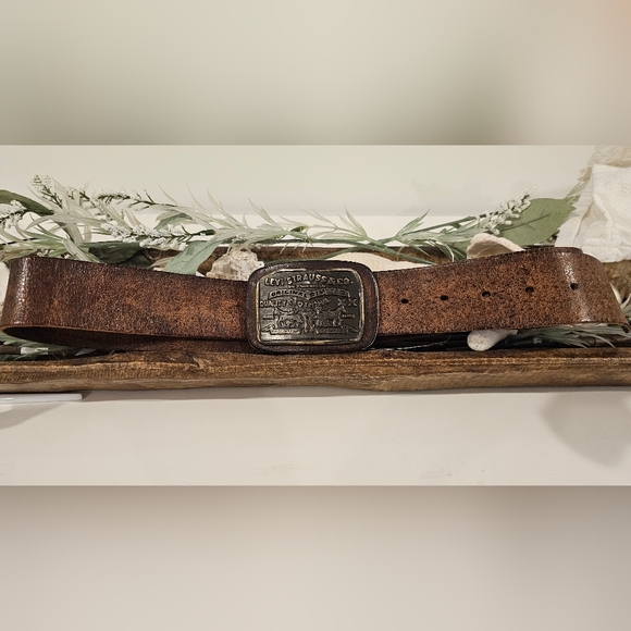 Levi's Accessories - *SALE* VINTAGE LEVI'S THICK LEATHER BELT WITH METAL AND LEATHER BUCKLE